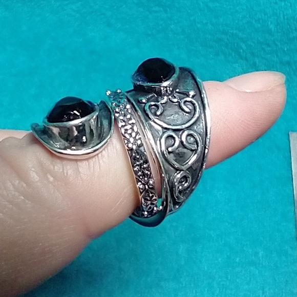 Silvertone black stone ring decorative intricate large - Picture 4 of 4